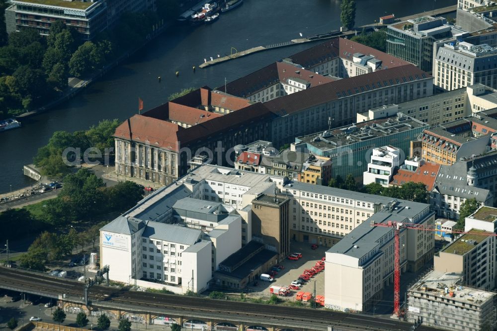 Berlin from the bird's eye view: The Schicklerhaus and its atrium between the Littenstrasse and Dirckenstrasse on the railway line. In this building several companies have their headquarters