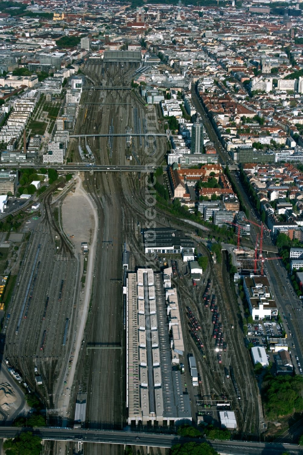 Aerial photograph München - Rail, track and overhead line in the route network of the Deutsche Bahn at the central station in Munich in the state Bavaria, Germany