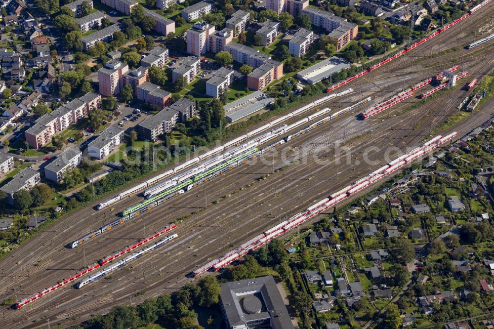 Düsseldorf from the bird's eye view: Rails and track layout in the Deutsche Bahn network on Speyerweg in Duesseldorf in the state of North Rhine-Westphalia, Germany