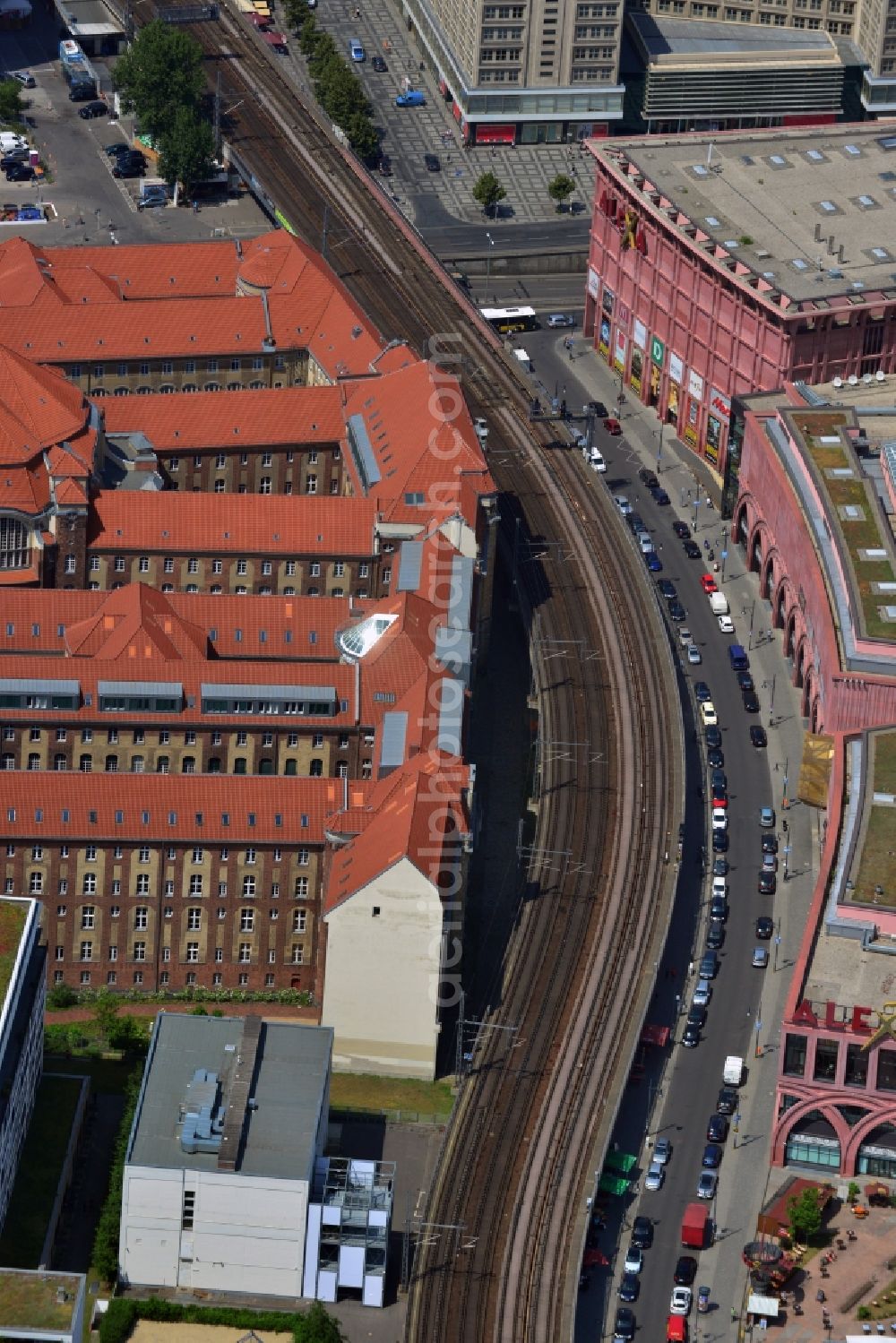 Aerial image Berlin - The course of the railway line along the Dirckenstrasse between the Alexa Shopping Centre and the building of the county court and the district court