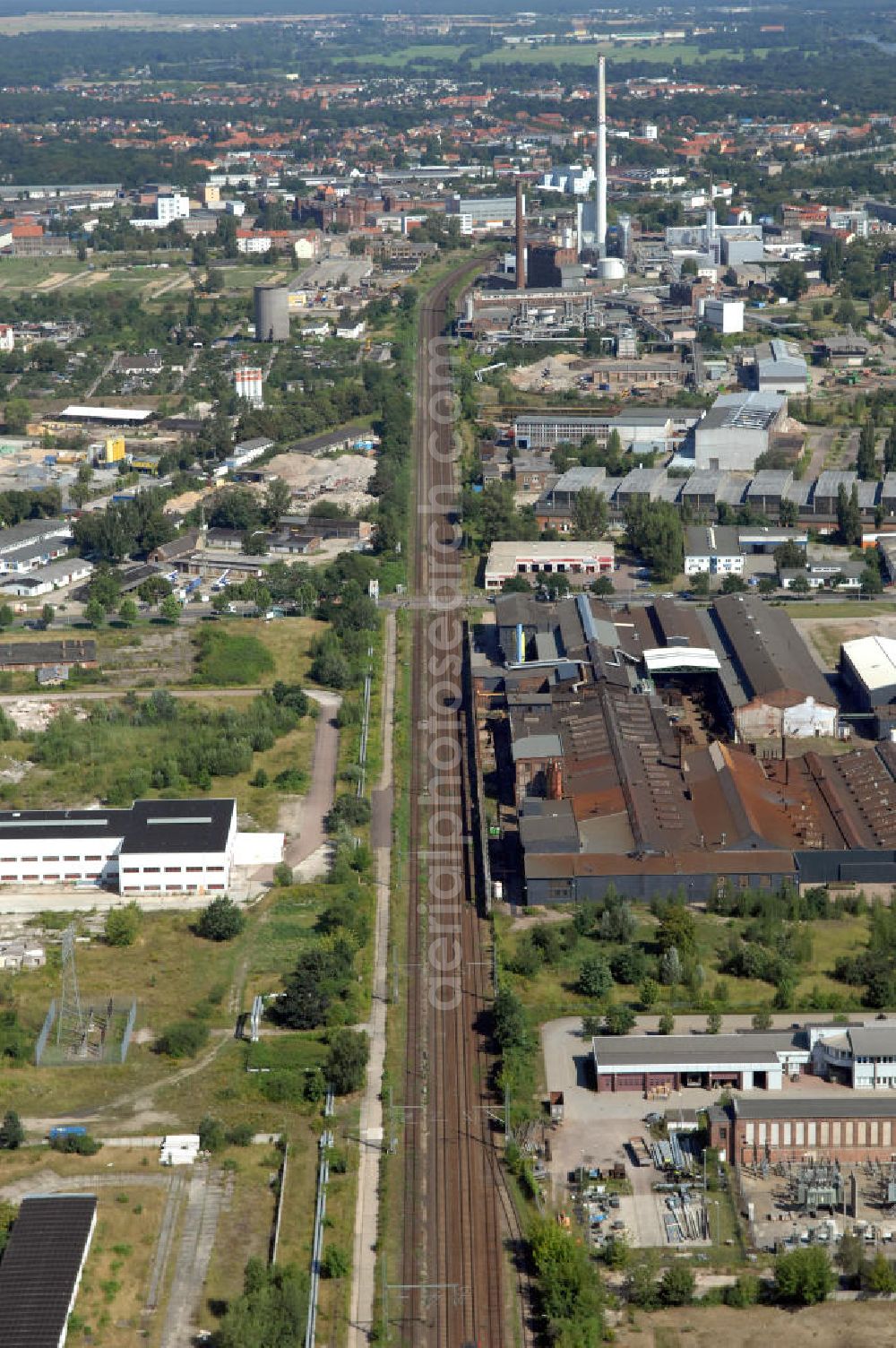 Dessau from above - Blick auf die Schienentrasse der Deutschen Bahn in Nord / Süd- Richtung von Dessau nach Wolfen / Bitterfeld