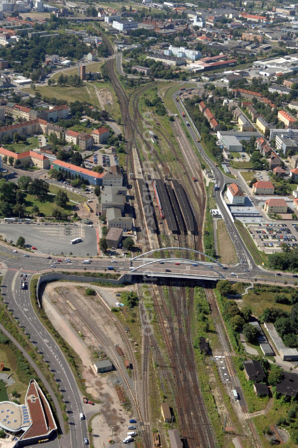 Dessau from the bird's eye view: Blick auf die Schienentrasse der Deutschen Bahn am Hauptbahnhof Dessau in Nord / Süd- Richtung von Dessau nach Wolfen / Bitterfeld