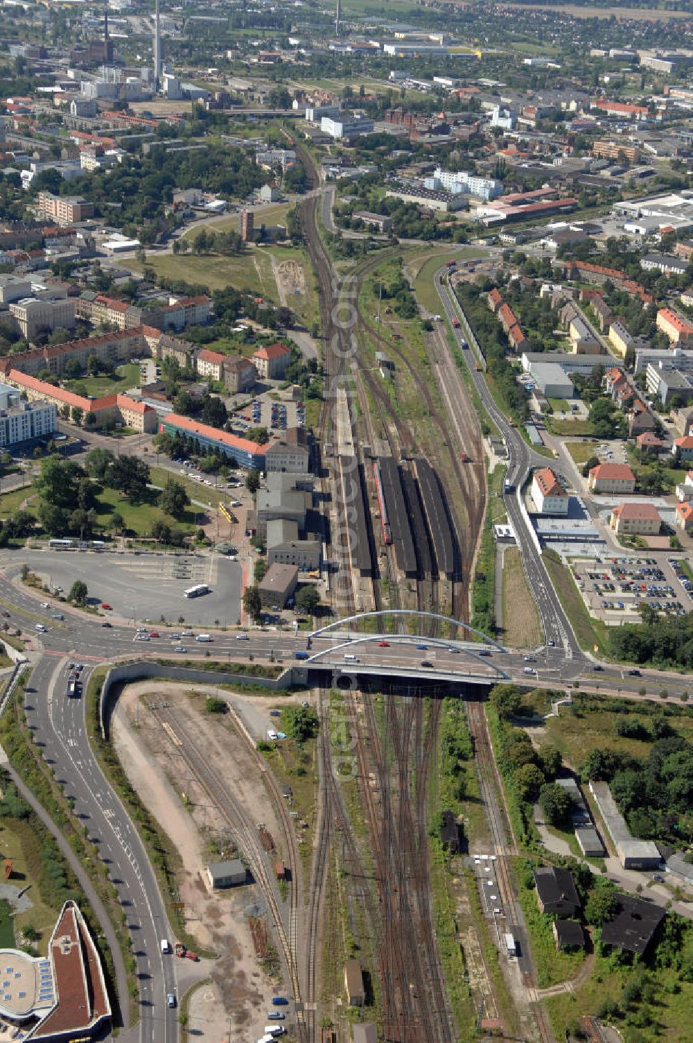 Aerial image Dessau - Blick auf die Schienentrasse der Deutschen Bahn am Hauptbahnhof Dessau in Nord / Süd- Richtung von Dessau nach Wolfen / Bitterfeld