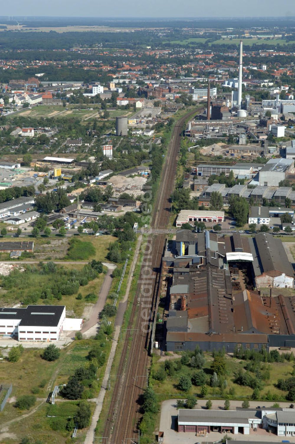 Dessau from the bird's eye view: Blick auf die Schienentrasse der Deutschen Bahn in Nord / Süd- Richtung von Dessau nach Wolfen / Bitterfeld