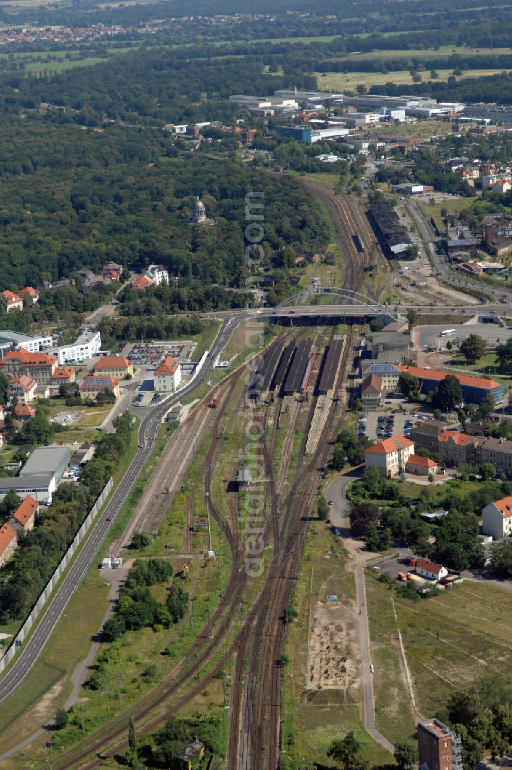 Aerial image Dessau - Blick auf die Schienentrasse der Deutschen Bahn in Nord / Süd- Richtung von Dessau nach Wolfen / Bitterfeld