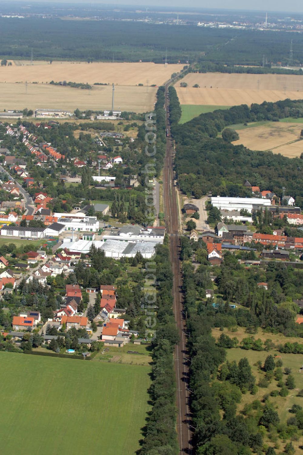 Aerial image Wolfen - Blick auf die Schienentrasse der Deutschen Bahn in Nord / Süd- Richtung von Dessau kommend nach Wolfen-Bitterfeld