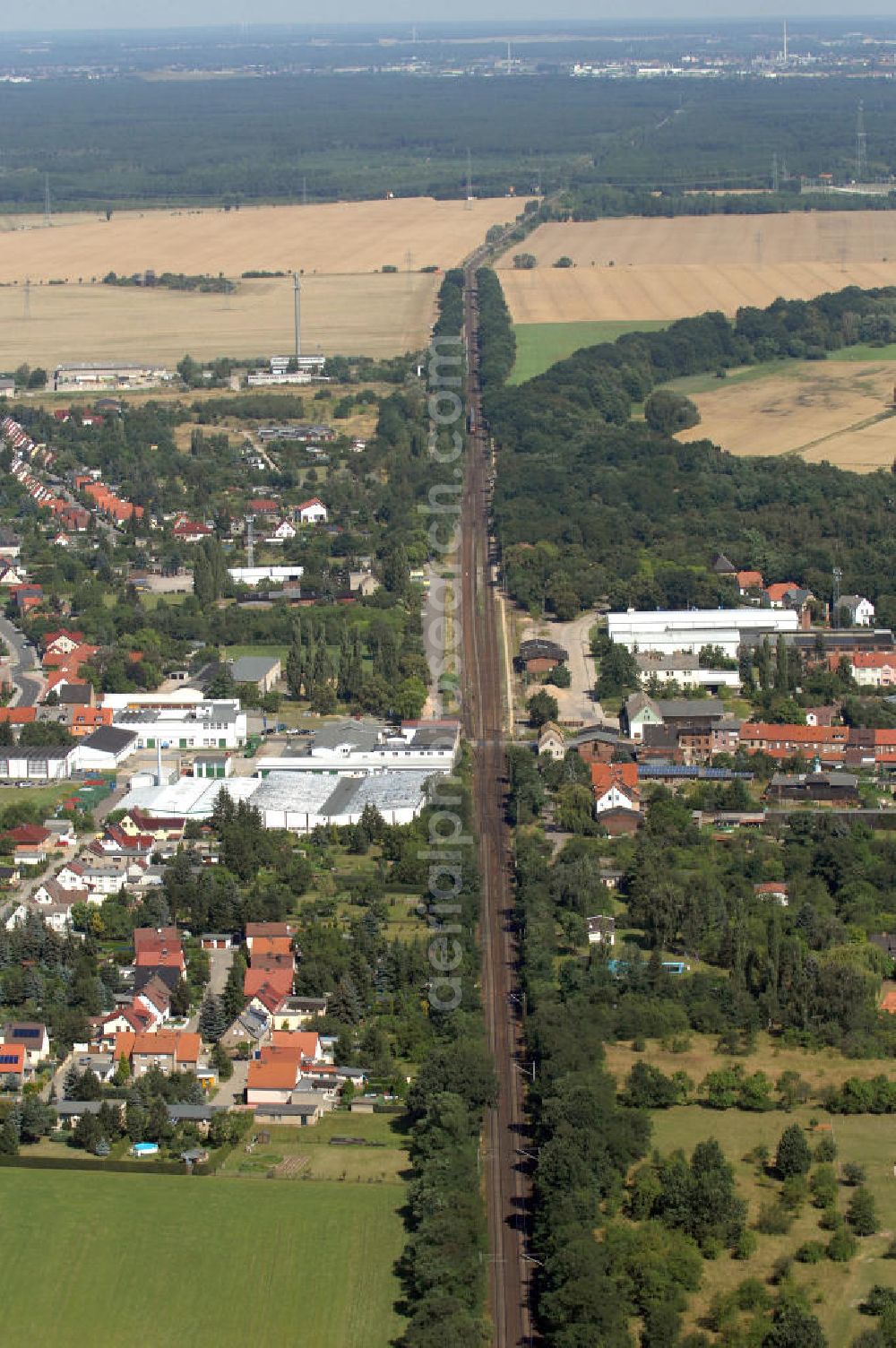 Aerial photograph Wolfen - Blick auf die Schienentrasse der Deutschen Bahn in Nord / Süd- Richtung von Dessau kommend nach Wolfen-Bitterfeld