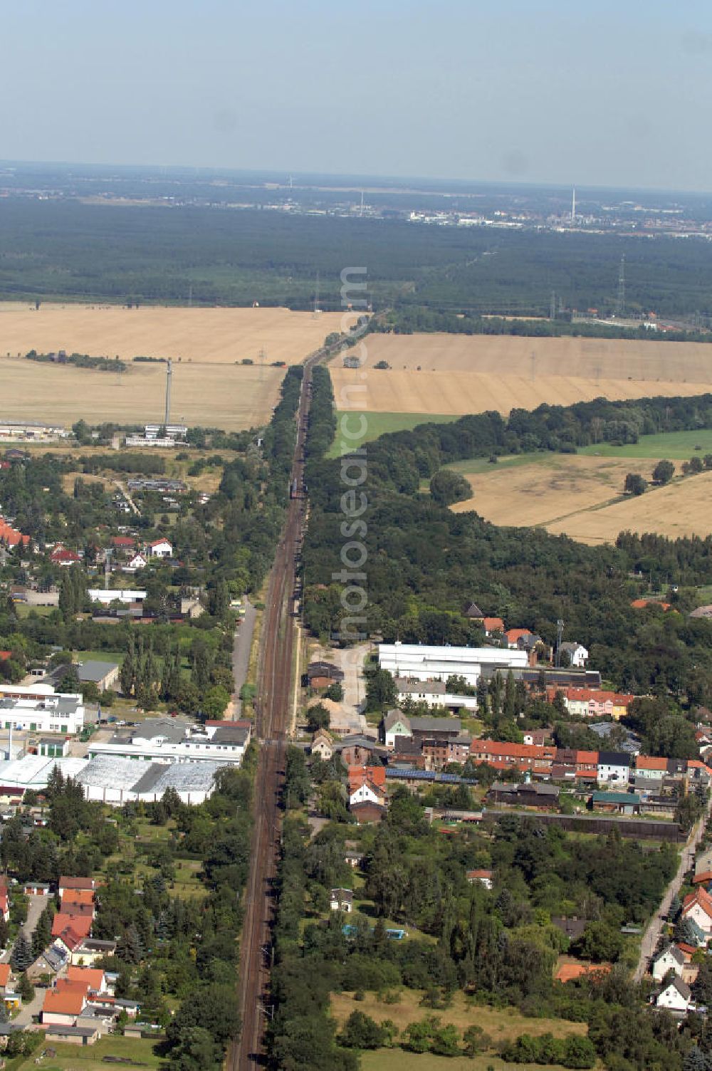 Aerial photograph Wolfen - Blick auf die Schienentrasse der Deutschen Bahn in Nord / Süd- Richtung von Dessau kommend nach Wolfen-Bitterfeld