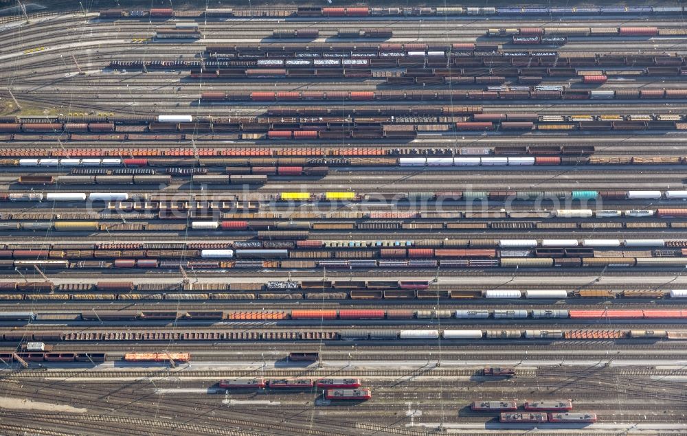 Aerial photograph Hamm - Rail traffic on the shunting and freight station in Hamm in North Rhine-Westphalia. The former largest freight railway station in Europe is now partially closed