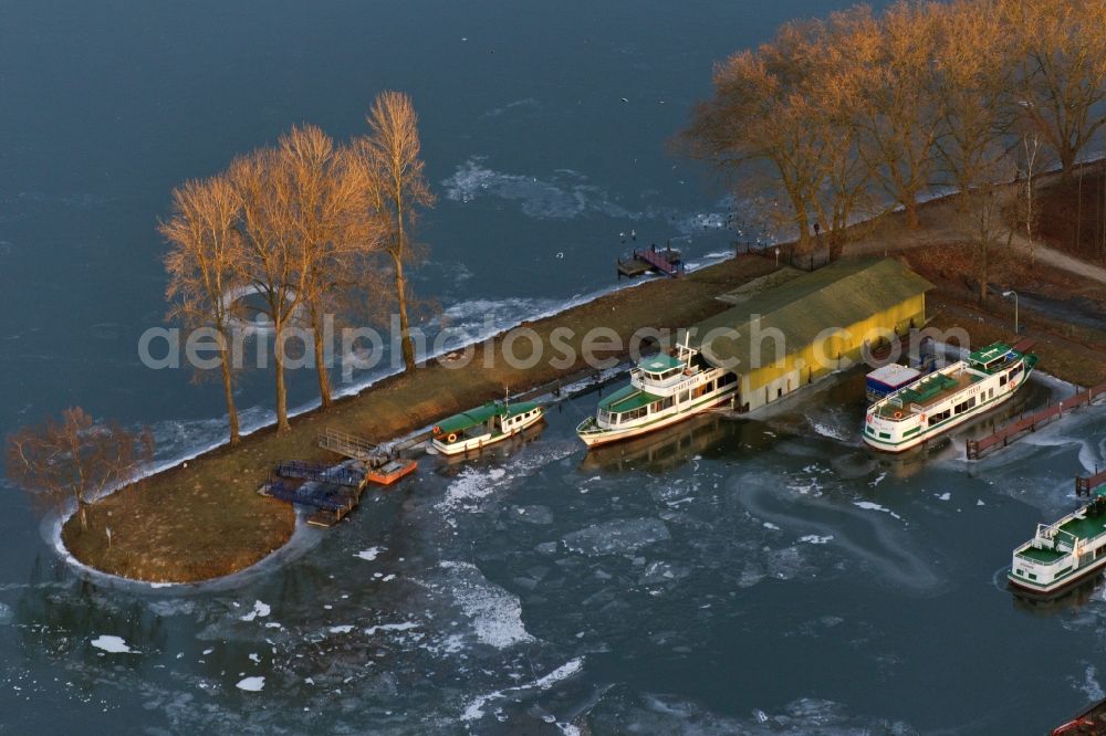 Essen from the bird's eye view: View of ships on the Baldeneysee in Essen in the state of North Rhine-Westphalia