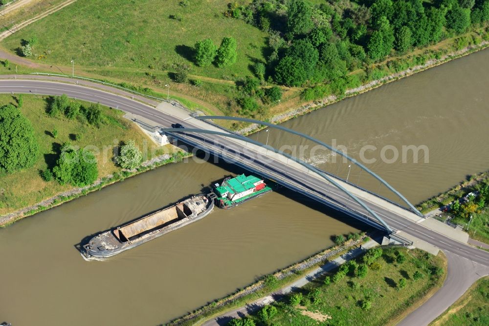 Aerial photograph Elbe-Parey - Ships and barge trains inland waterway transport in driving on the waterway of the river the Elbe-Havel-Kanal in Elbe-Parey in the state Saxony-Anhalt