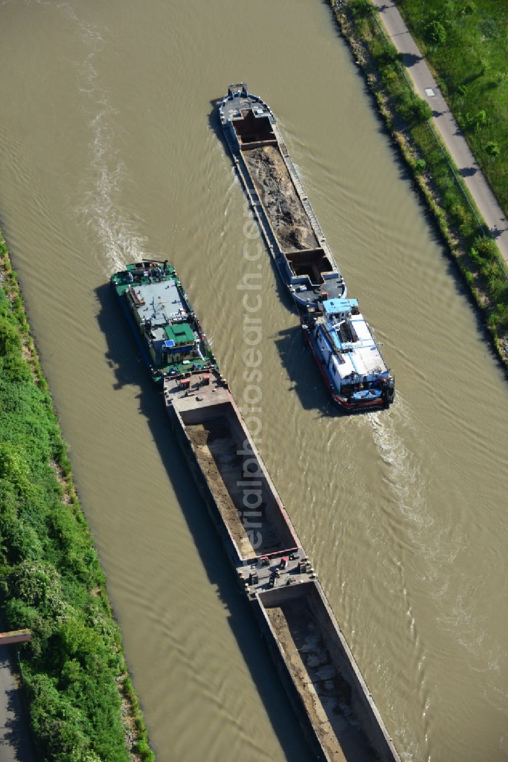 Aerial photograph Elbe-Parey - Ships and barge trains inland waterway transport in driving on the waterway of the river the Elbe-Havel canal in Elbe-Parey in the state Saxony-Anhalt