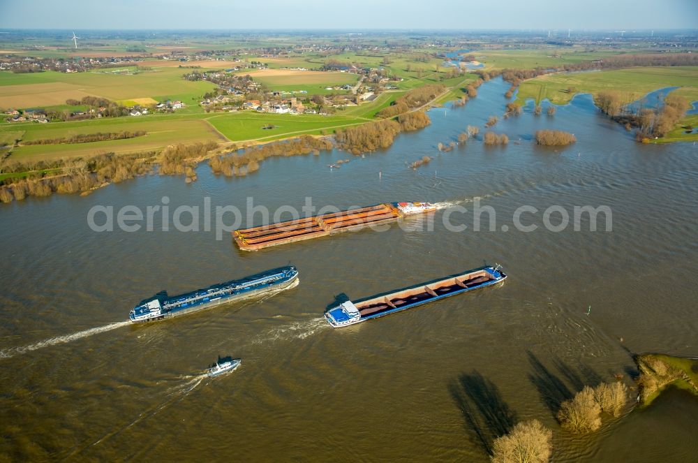 Aerial image Emmerich am Rhein - Ships and barge trains inland waterway transport in driving on the waterway of the river Rhine in Emmerich am Rhein in the state North Rhine-Westphalia