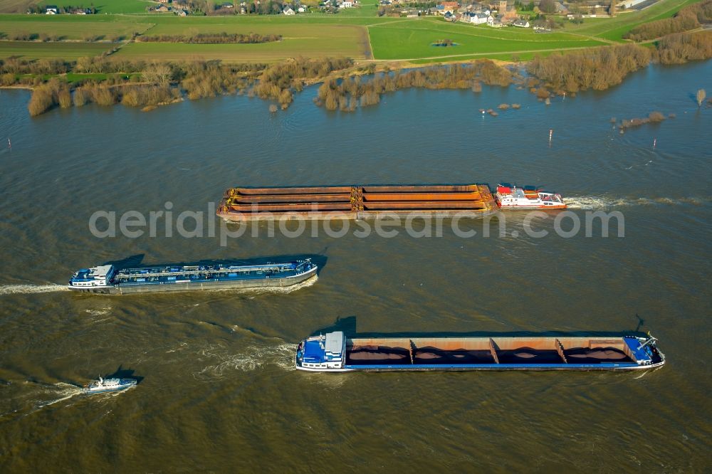 Aerial photograph Emmerich am Rhein - Ships and barge trains inland waterway transport in driving on the waterway of the river Rhine in Emmerich am Rhein in the state North Rhine-Westphalia