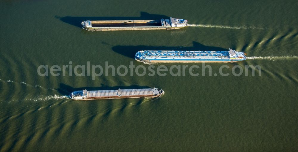 Aerial photograph Duisburg - Ships and barge trains inland waterway transport in driving on the waterway of the river of rhine in Duisburg in the state North Rhine-Westphalia