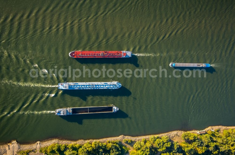 Aerial photograph Duisburg - Ships and barge trains inland waterway transport in driving on the waterway of the river of rhine in Duisburg in the state North Rhine-Westphalia