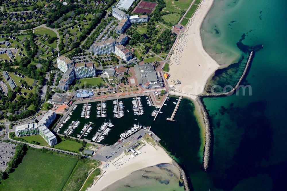 Aerial photograph Damp - The local community Damp and its sailboats in the harbor besides the coastline of the baltic sea in the state Schleswig-Holstein