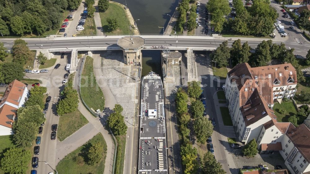 Aerial image Regensburg - Eurocanal lock in the district Stadtamhof in Regensburg in the state Bavaria