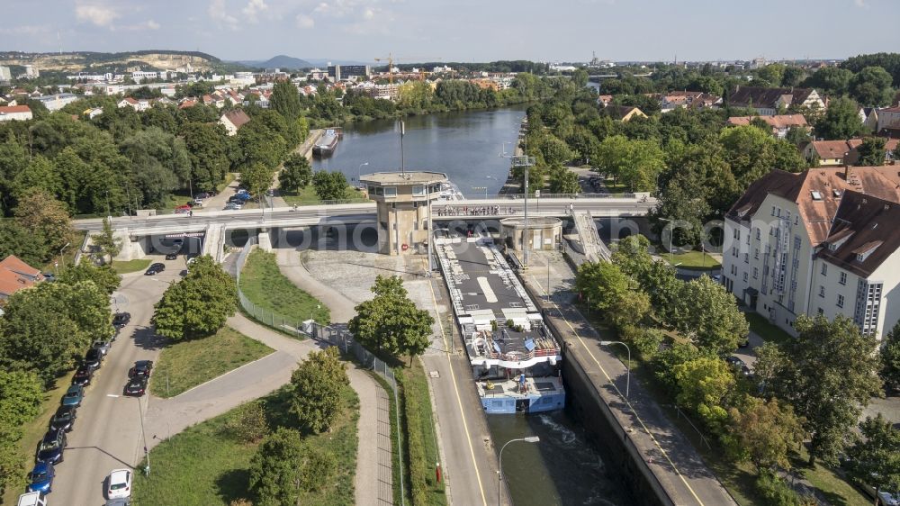 Regensburg from the bird's eye view: Eurocanal lock in the district Stadtamhof in Regensburg in the state Bavaria