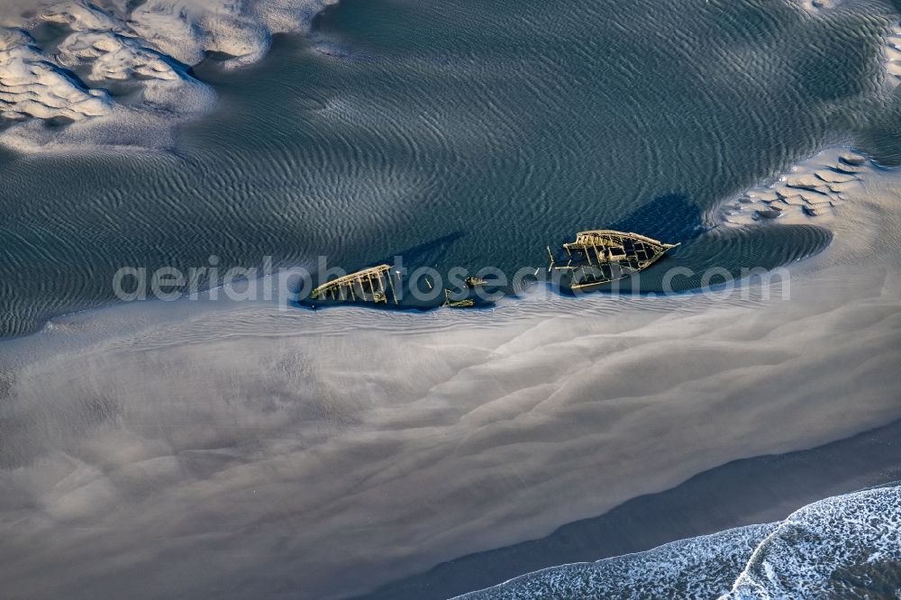 Süderoogsand from the bird's eye view: Ship wreck Ulpiano on Suederoogsand in Pellworm in the state Schleswig-Holstein, Germany