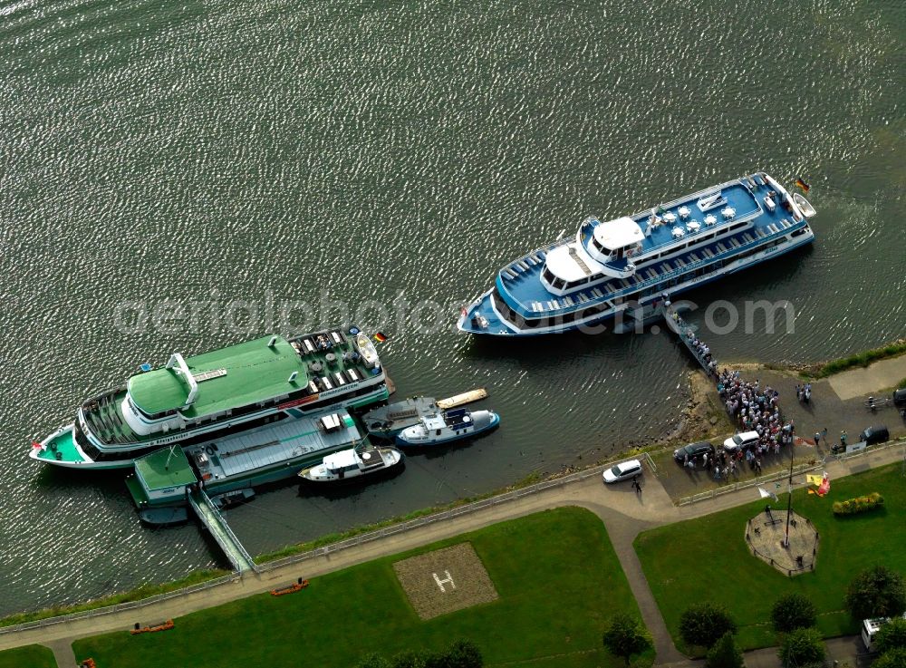 Vallendar from above - Ship dock on Willy-Brandt-Riverbank in Vallendar in the state Rhineland-Palatinate. A dock for holiday and cruise ships is located between the town centre and the Rhine island