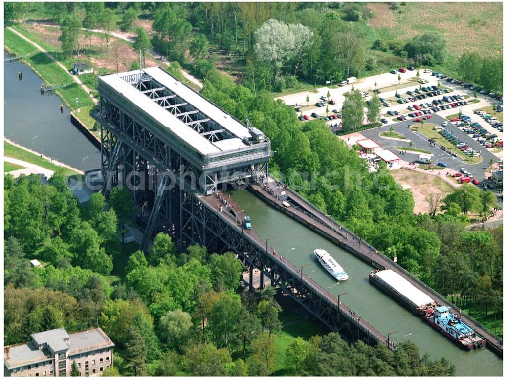 Niederfinow / BRB from the bird's eye view: Schiffshebewerk am Finowkanal mit Blick auf das Baugebiet des neuen Hebewerkes