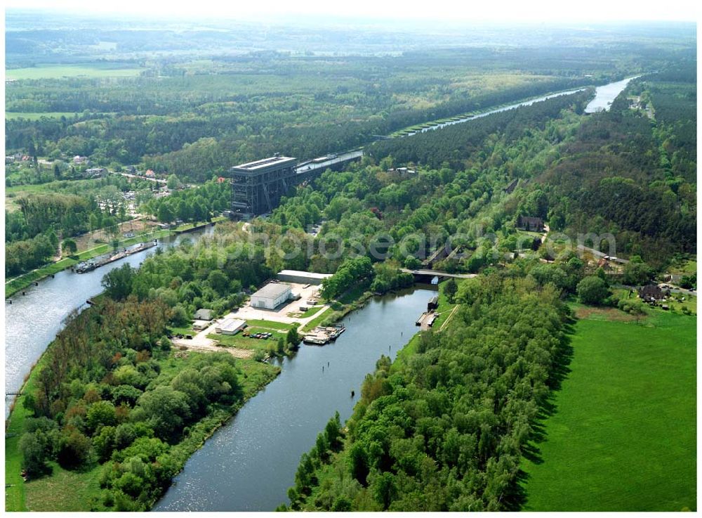 Niederfinow / BRB from the bird's eye view: Schiffshebewerk am Finowkanal mit Blick auf das Baugebiet des neuen Hebewerkes