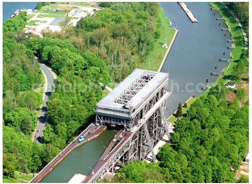 Niederfinow / BRB from the bird's eye view: Schiffshebewerk am Finowkanal mit Blick auf das Baugebiet des neuen Hebewerkes