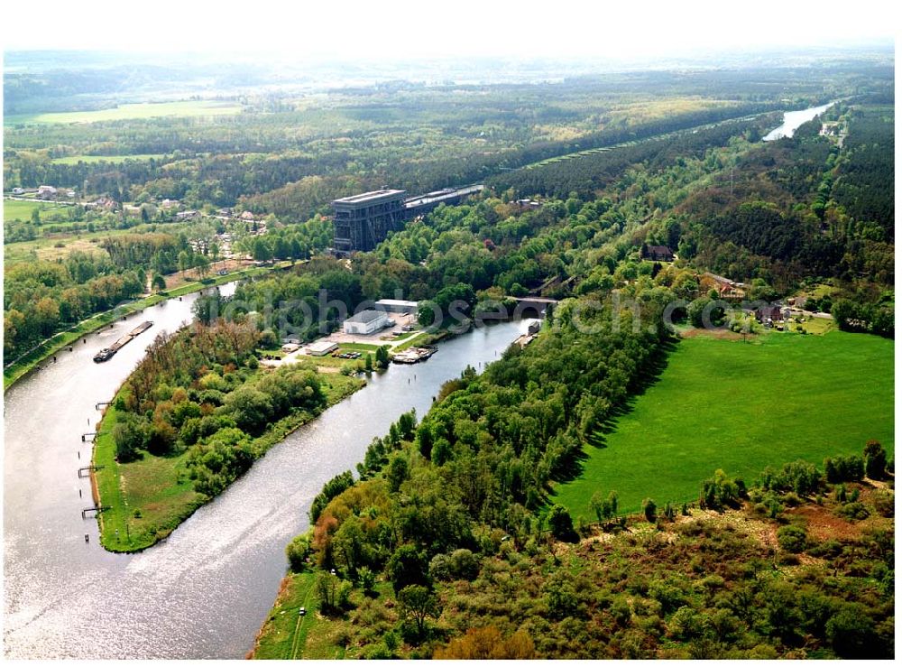 Niederfinow / BRB from the bird's eye view: Schiffshebewerk am Finowkanal mit Blick auf das Baugebiet des neuen Hebewerkes