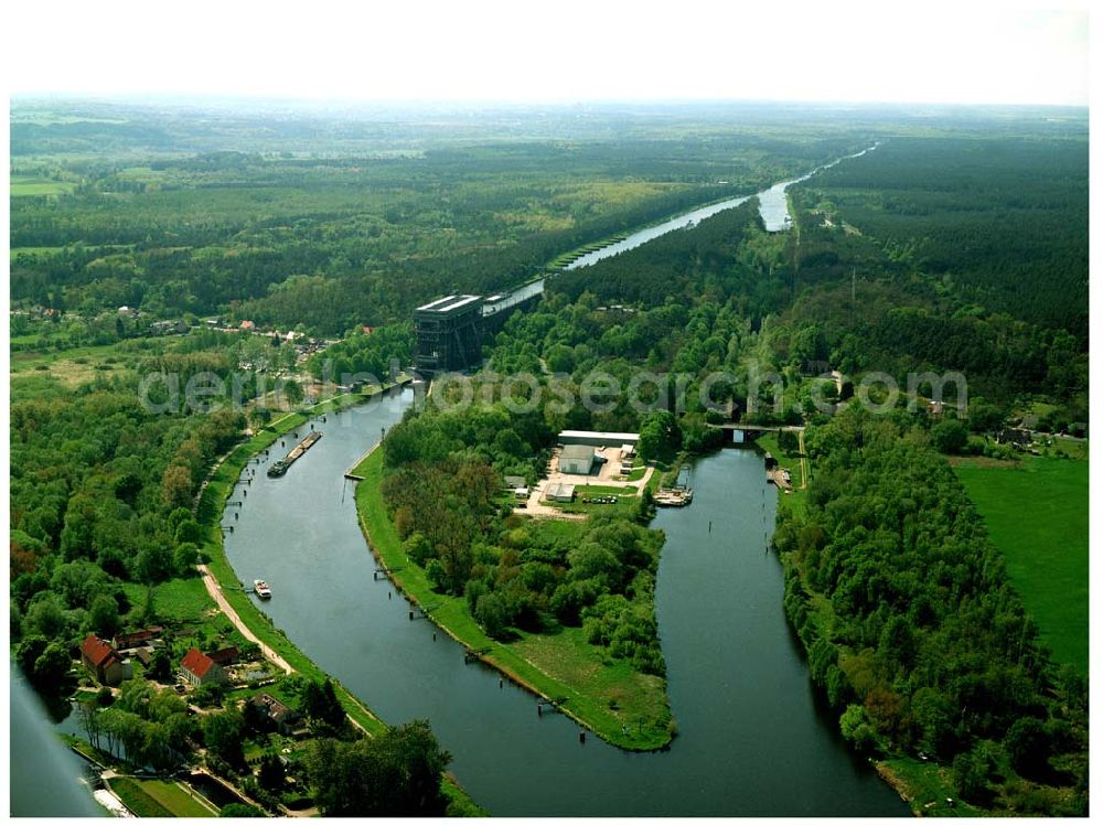 Niederfinow / BRB from the bird's eye view: Schiffshebewerk am Finowkanal mit Blick auf das Baugebiet des neuen Hebewerkes