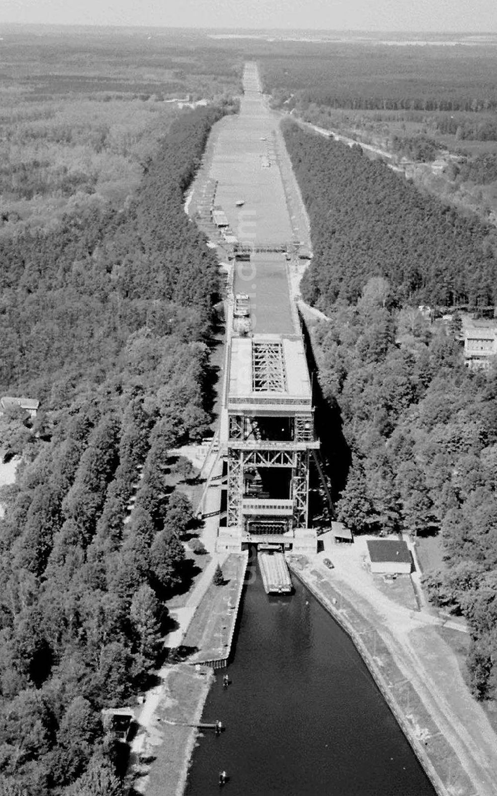 Niederfinow / Brandenburg from the bird's eye view: Schiffshebewerk Niederfinow.