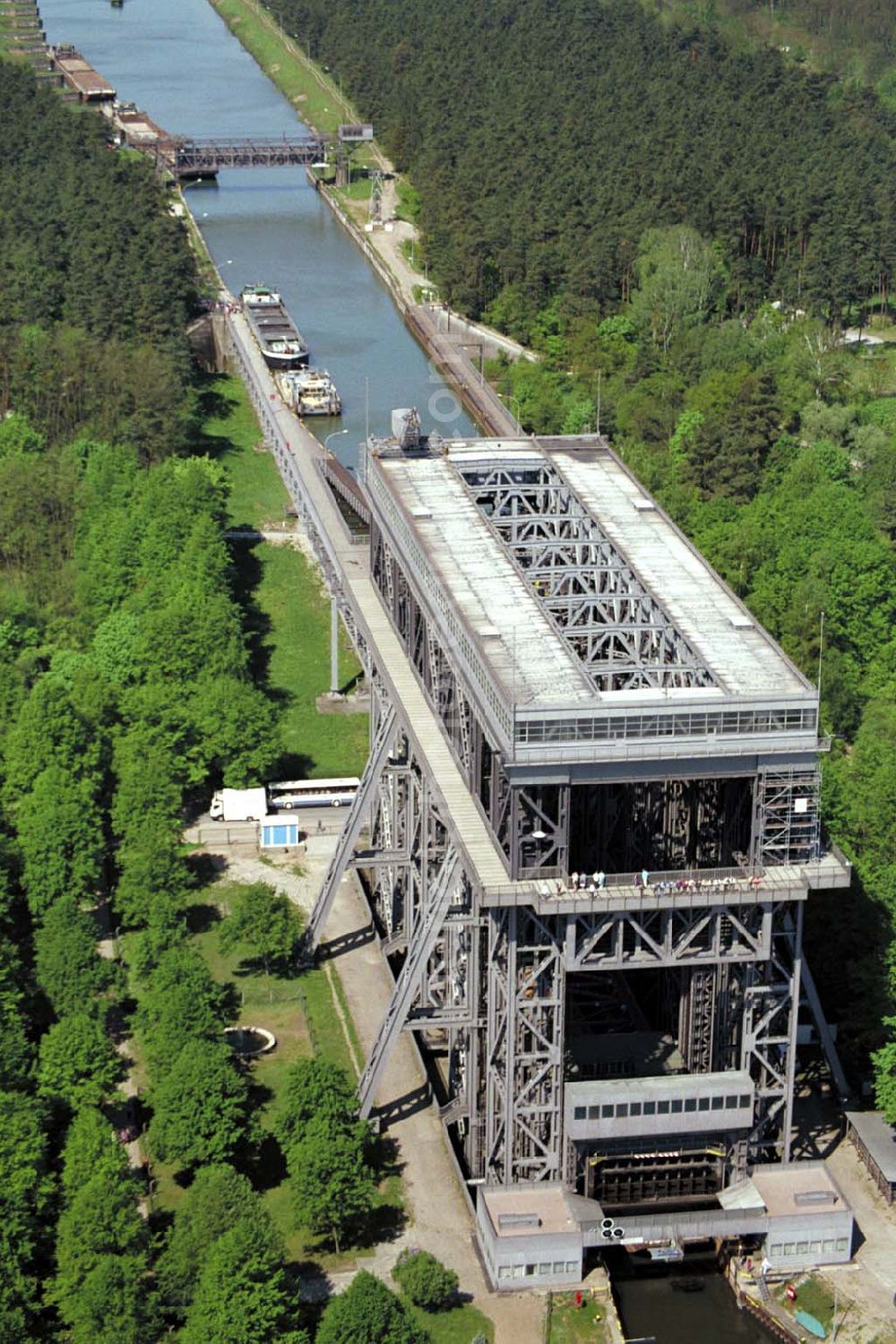 Niederfinow / Brandenburg from the bird's eye view: Schiffshebewerk Niederfinow.