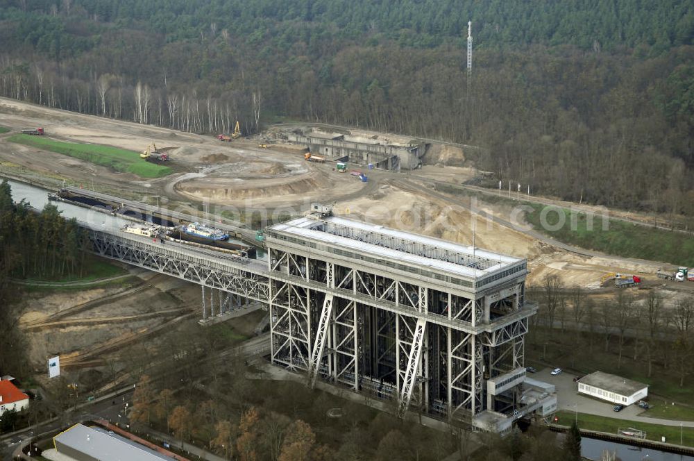 Niederfinow from the bird's eye view: Blick auf die erweiterungsbaustelle am Schiffshebewerk Niederfinow. Der Bund stellt 285 Millionen Euro für den Bau eines neuen Schiffshebewerkes bereit, welches die seit 1934 arbeitende alte, unter Denkmalschutz stehende Anlage ablösen soll.