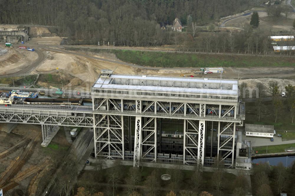 Aerial image Niederfinow - Blick auf die erweiterungsbaustelle am Schiffshebewerk Niederfinow. Der Bund stellt 285 Millionen Euro für den Bau eines neuen Schiffshebewerkes bereit, welches die seit 1934 arbeitende alte, unter Denkmalschutz stehende Anlage ablösen soll.