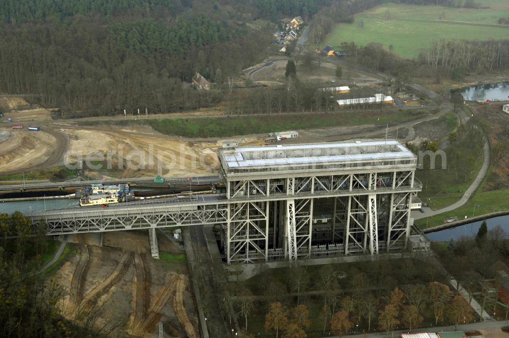 Aerial photograph Niederfinow - Blick auf die erweiterungsbaustelle am Schiffshebewerk Niederfinow. Der Bund stellt 285 Millionen Euro für den Bau eines neuen Schiffshebewerkes bereit, welches die seit 1934 arbeitende alte, unter Denkmalschutz stehende Anlage ablösen soll.