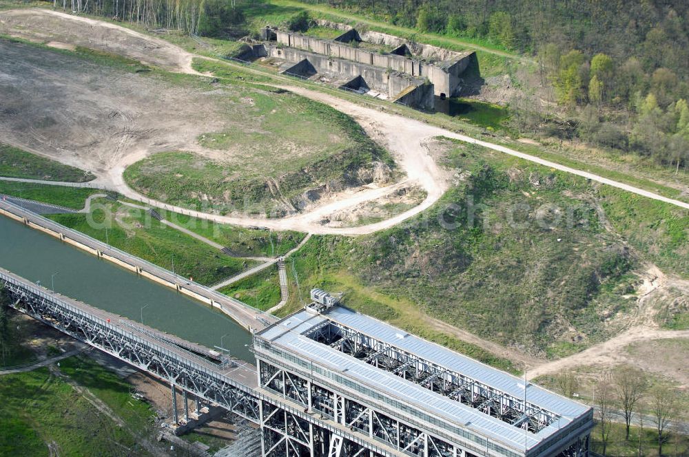 Aerial photograph Niederfinow - Blick auf das Areal des Schiffshebewerkes Niederfinow. Der Bund stellt 285 Millionen Euro für den Bau eines neuen Schiffshebewerkes bereit, welches die seit 1934 arbeitende alte, unter Denkmalschutz stehende Anlage ablösen soll.