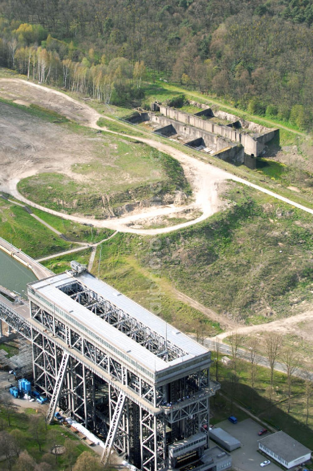 Niederfinow from above - Blick auf das Areal des Schiffshebewerkes Niederfinow. Der Bund stellt 285 Millionen Euro für den Bau eines neuen Schiffshebewerkes bereit, welches die seit 1934 arbeitende alte, unter Denkmalschutz stehende Anlage ablösen soll.