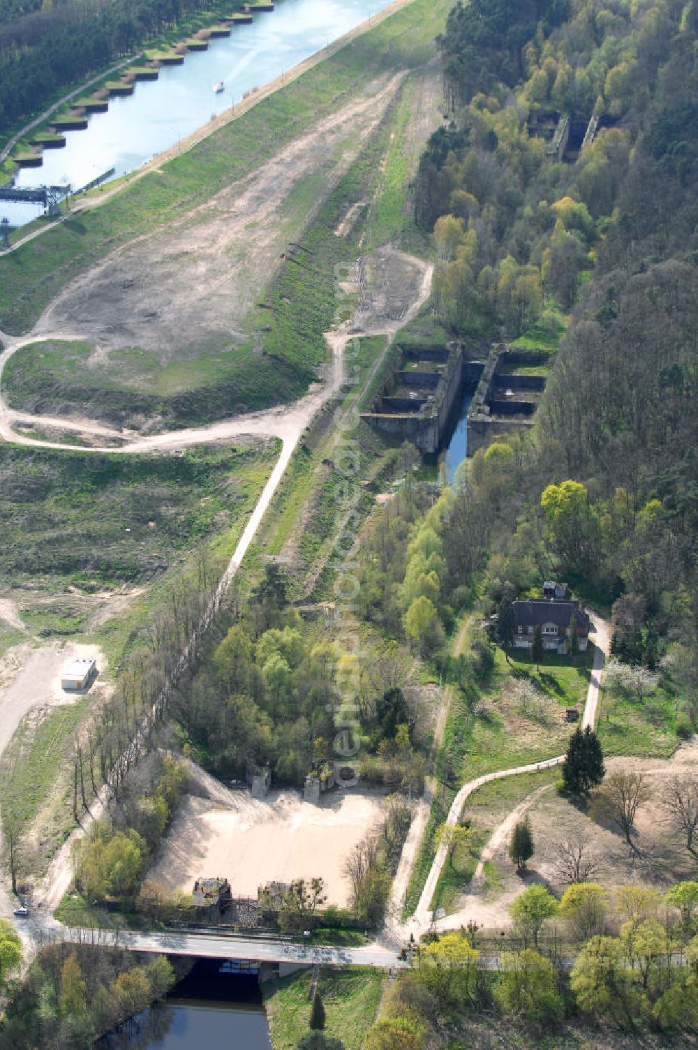 Aerial image Niederfinow - Blick auf das Areal des Schiffshebewerkes Niederfinow. Der Bund stellt 285 Millionen Euro für den Bau eines neuen Schiffshebewerkes bereit, welches die seit 1934 arbeitende alte, unter Denkmalschutz stehende Anlage ablösen soll.