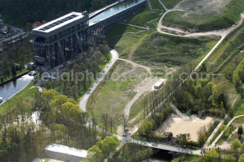 Aerial photograph Niederfinow - Blick auf das Areal des Schiffshebewerkes Niederfinow. Der Bund stellt 285 Millionen Euro für den Bau eines neuen Schiffshebewerkes bereit, welches die seit 1934 arbeitende alte, unter Denkmalschutz stehende Anlage ablösen soll.