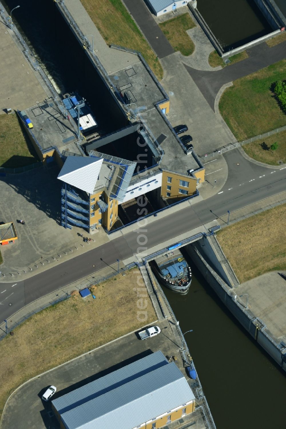 Magdeburg from above - New Boat lift and locks plants on the banks of the waterway of the Abstiegskanal Rothensee in Magdeburg in the state Saxony-Anhalt