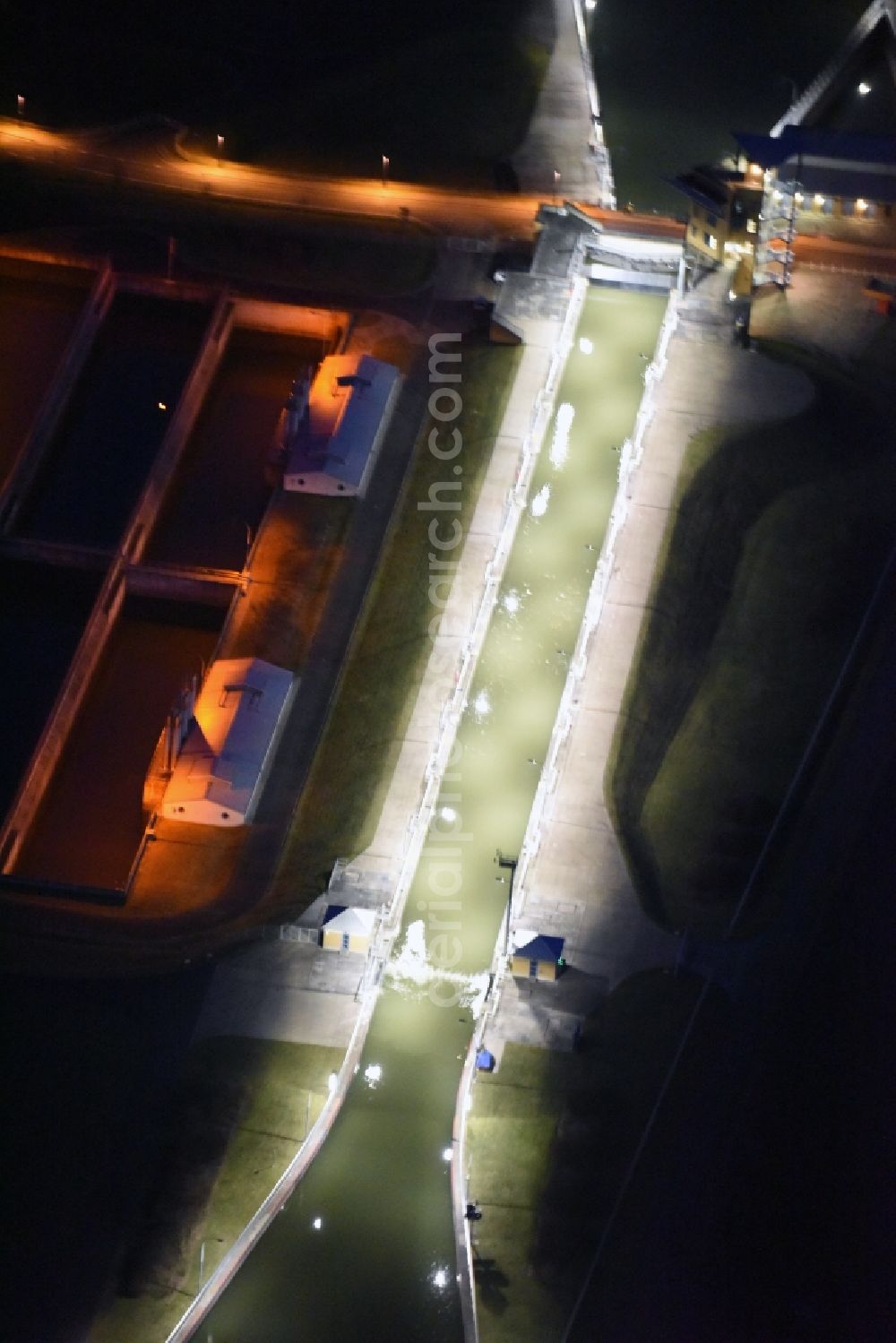 Aerial photograph Magdeburg - Boat lift and locks plants on the banks of the waterway of the Abstiegskanal Rothensee in the district Rothensee in Magdeburg in the state Saxony-Anhalt