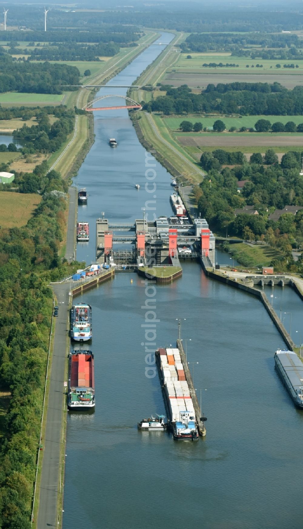 Aerial photograph Scharnebeck - Boat lift and locks plants on the banks of the waterway of the Elbe-Seitenkanal in Scharnebeck in the state Lower Saxony, Germany