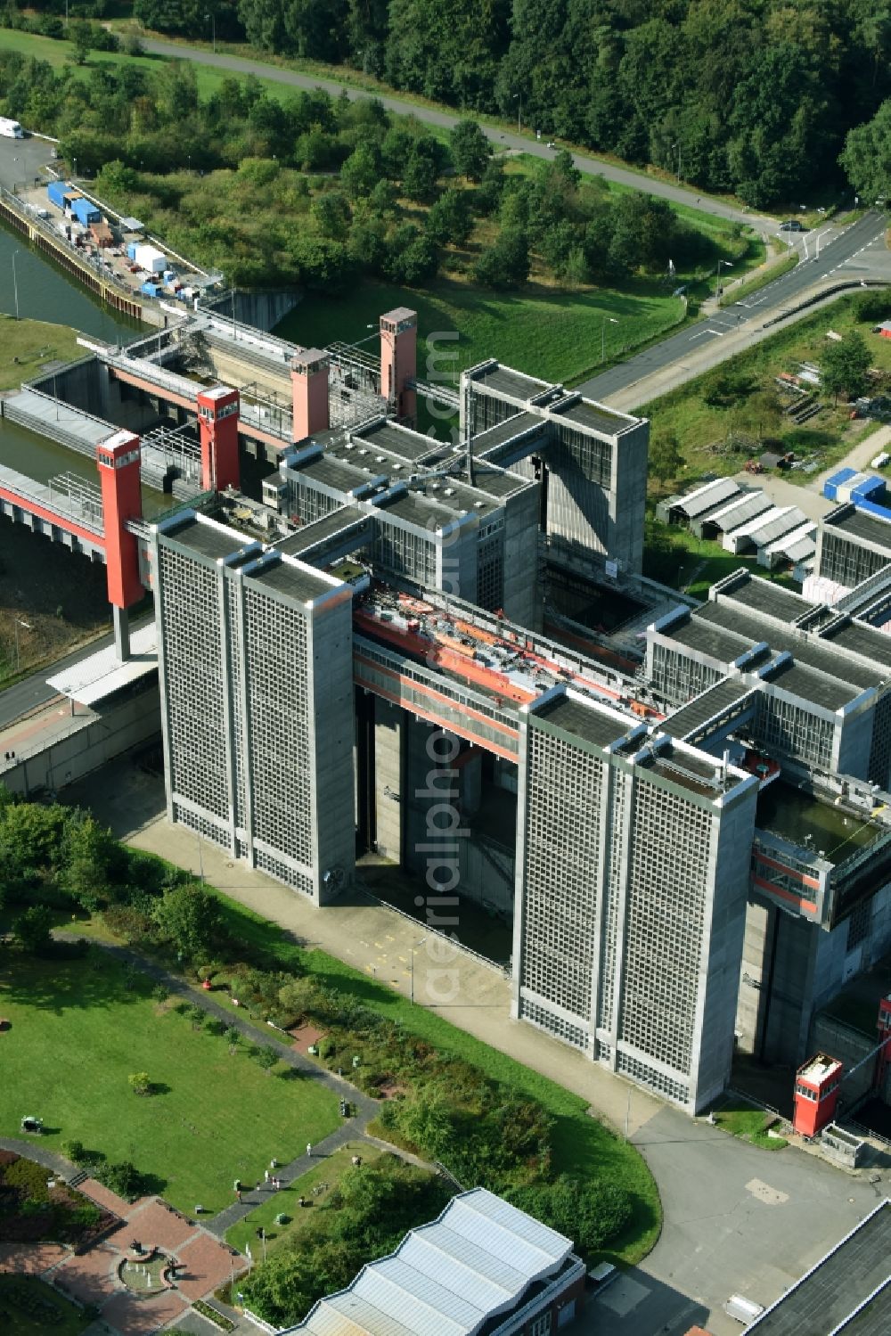 Aerial image Scharnebeck - Boat lift and locks plants on the banks of the waterway of the Elbe-Seitenkanal in Scharnebeck in the state Lower Saxony, Germany