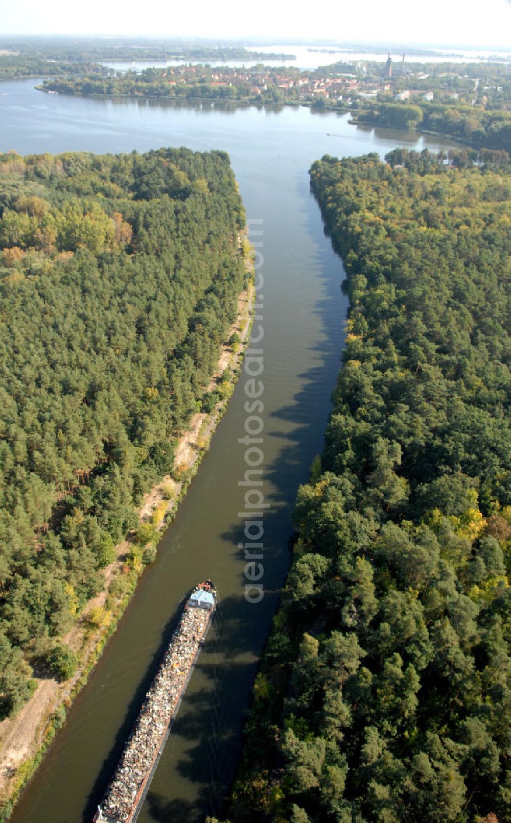 Wusterwitz from above - Ein Schiff / Lastkahn, die Schaumburg, mit Schrott / Müll beladen fährt auf dem Elbe-Havel-Kanal bei Wusterwitz.