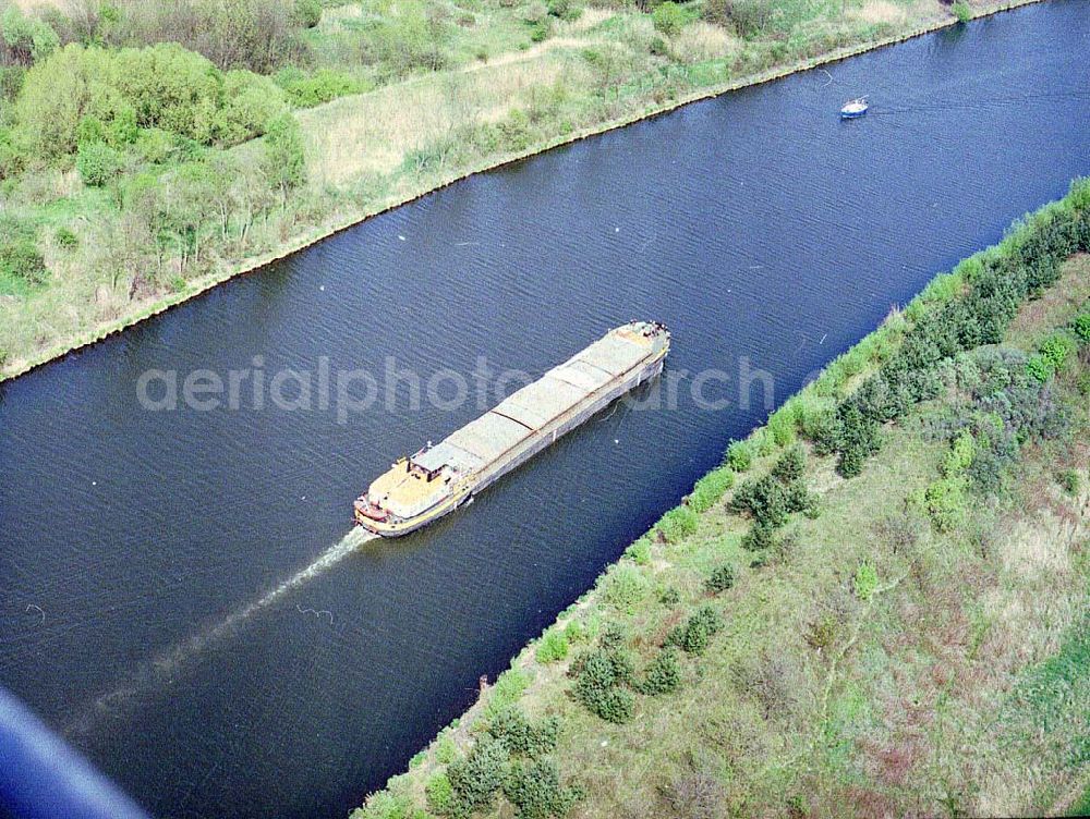 Genthin from the bird's eye view: Schiffsverkehr auf dem Elbe - Havel - Kanal vor Genthin.