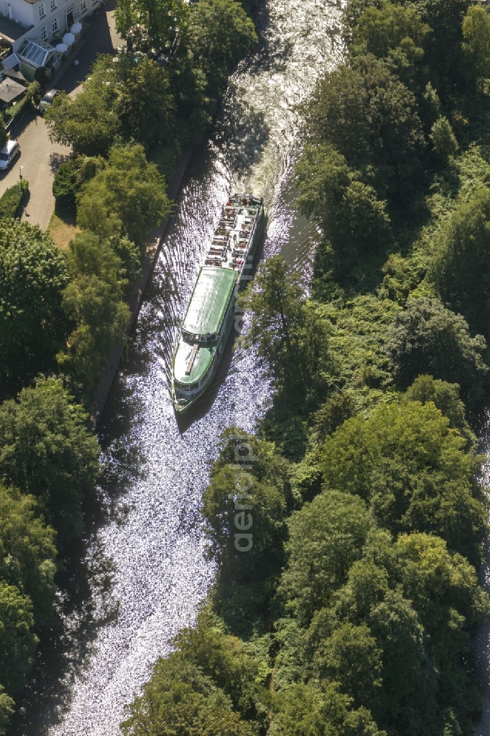 Mülheim an der Ruhr from above - Ship traffic on the Ruhr in Mülheim on the Ruhr in North Rhine-Westphalia