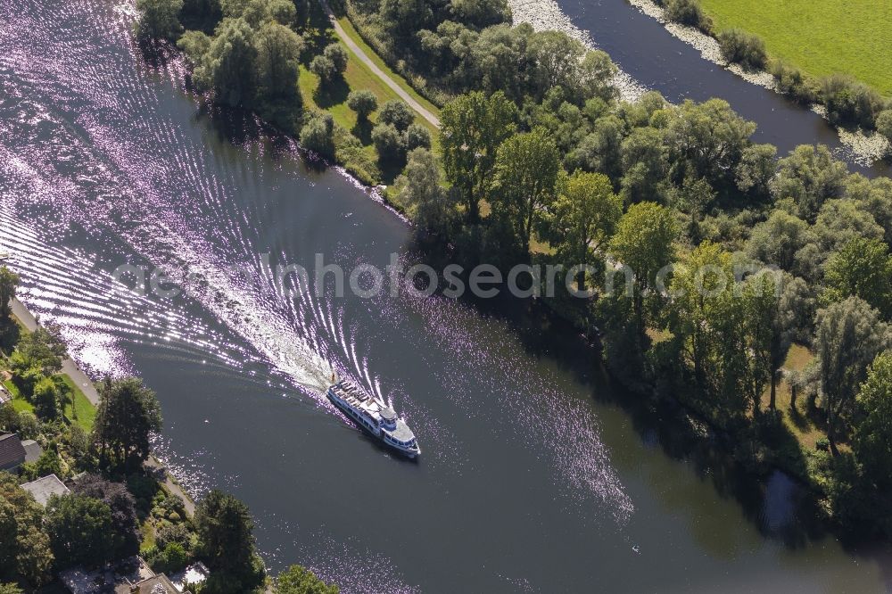 Mülheim an der Ruhr from the bird's eye view: Ship traffic on the Ruhr in Mülheim on the Ruhr in North Rhine-Westphalia