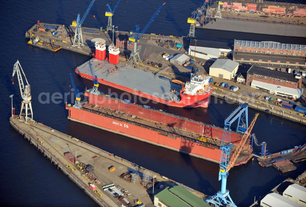 Aerial photograph Hamburg - Blick auf die Blohm+Voss Schiffswerft im Hamburger Hafen. View to the Blohm+Voss Dockyard in the Hamburg Habour.