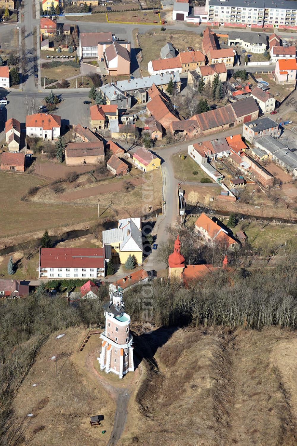 Kryry / Kriegern from the bird's eye view: Der Schiller Aussichtsturm / Schillerova rozhledna am Rande der Ortschaft Kryry / Kriegern in der Region Ustecky kraj / Aussig in der Tschechischen Republik / Tschechien. The Schiller belvedere at the village Kryry in the region Ustecky kraj in Czech Republic.