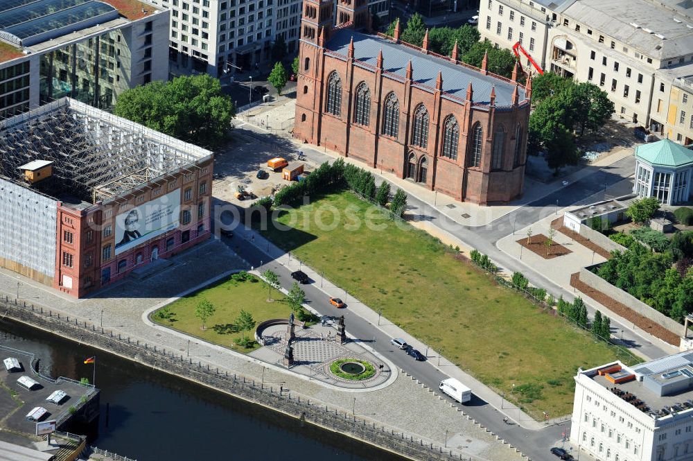 Berlin Mitte from above - Schinkelplatz mit Friedrichswerdersche Kirche am Werderschen Markt im Stadtteil Friedrichswerder in Berlin-Mitte. The square Schinkelplatz with the Friedrichswerdersche Church at the Werderschen Markt in the Friedrichswerder quarter in the borough Mitte.